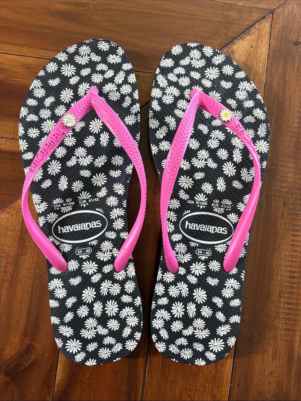 Women’s Havaianas Daisy Print Flip Flops with Pink Straps Size 9/10